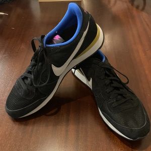 Nike Men's Internationalist Black/Granite/Bronzine Size 12